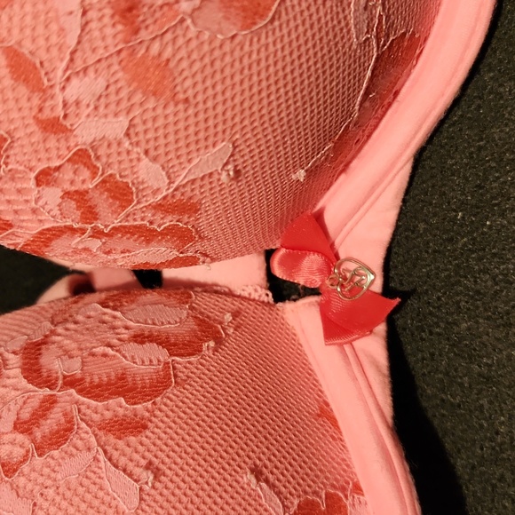 Two Victoria Secret Bras 34C - Picture 8 of 13